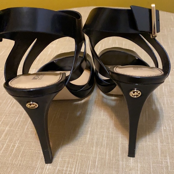 Michael Kors sandals - Picture 2 of 10